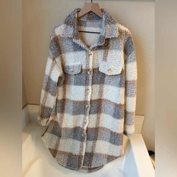 Cozy Plaid Sherpa Jacket - Picture 2 of 4